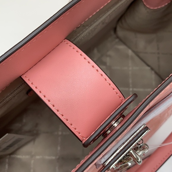 Michael Kors Hamilton Medium
Satchel Crossbody Croc Embossed
Primrose Pink - Picture 10 of 16